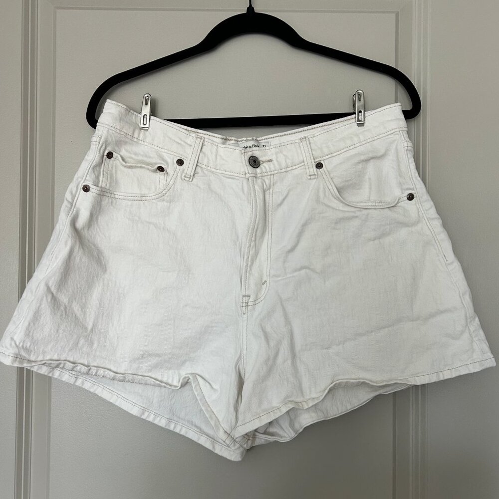 Abercrombie & Fitch 90’s Relaxed Cutoff Shorts-White